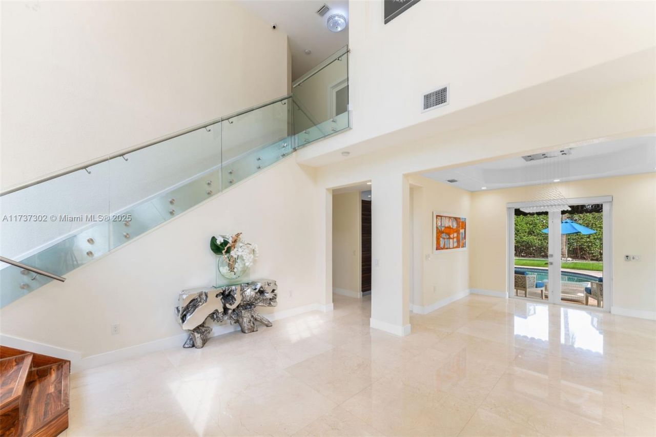 16801 NW 77th Pl, Miami Lakes, FL 33016 Photo