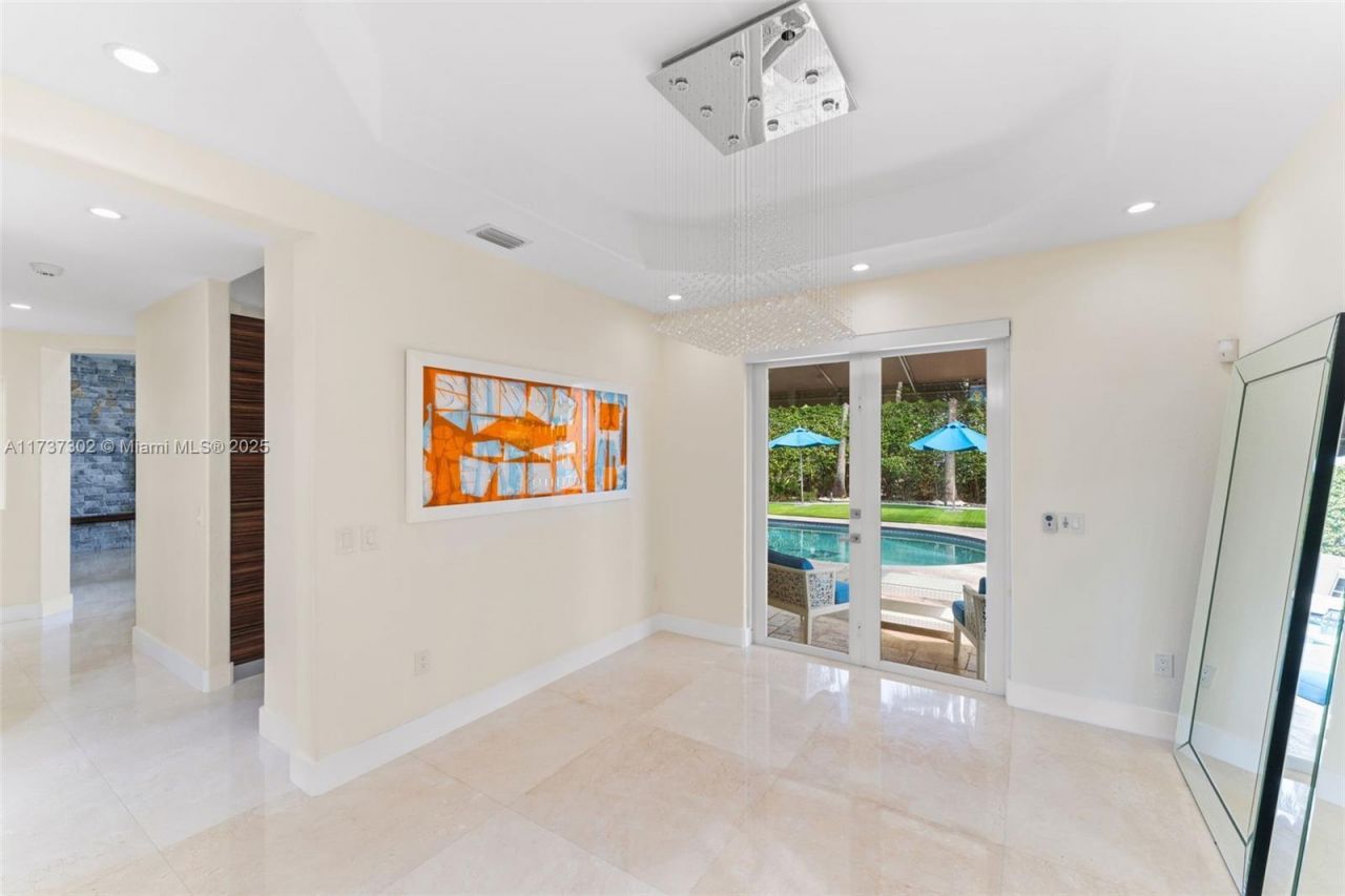 16801 NW 77th Pl, Miami Lakes, FL 33016 Photo