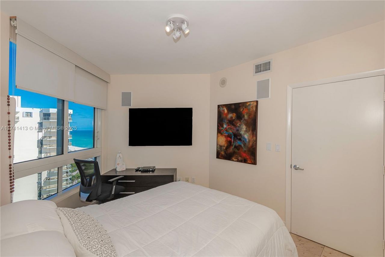 6365 SE Collins Ave, Unit 1601, Miami Beach, FL 33141 Photo