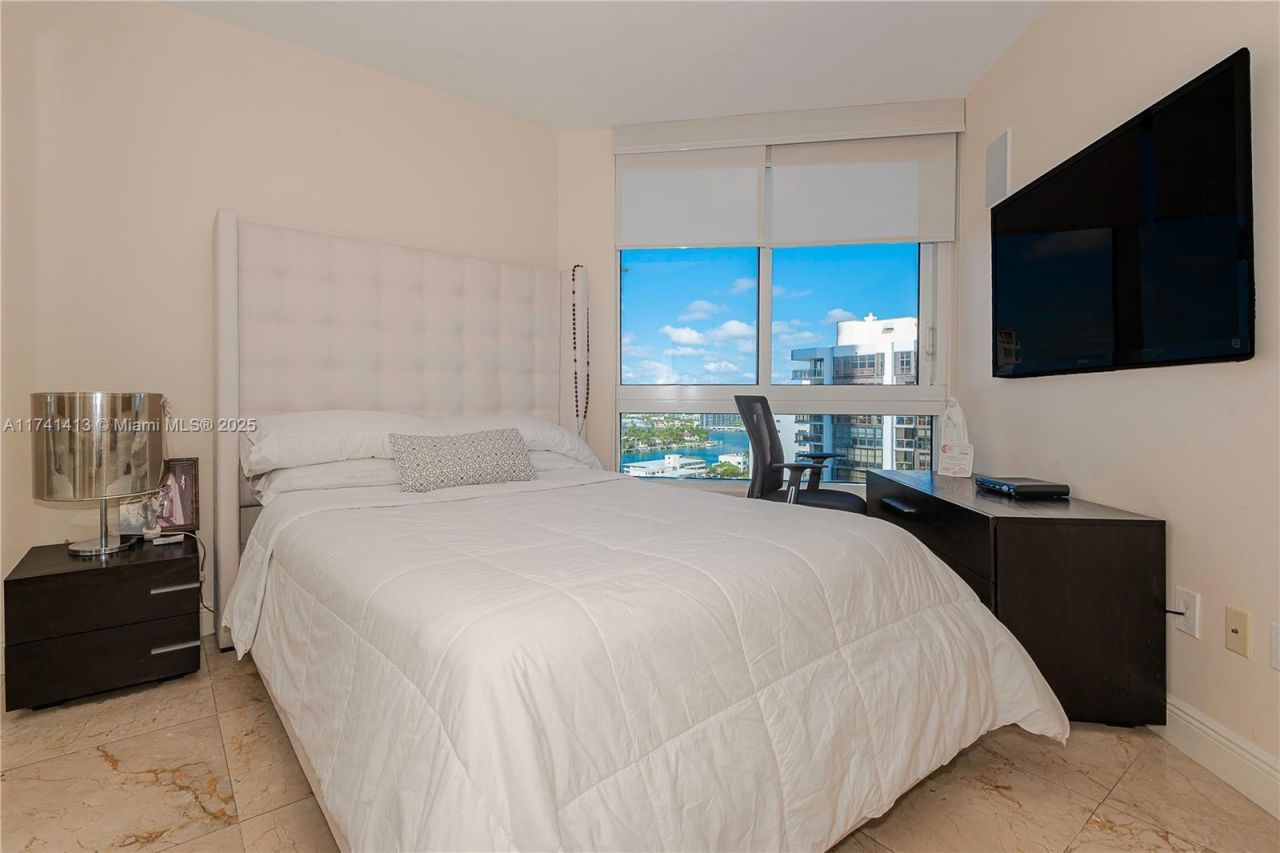 6365 SE Collins Ave, Unit 1601, Miami Beach, FL 33141 Photo