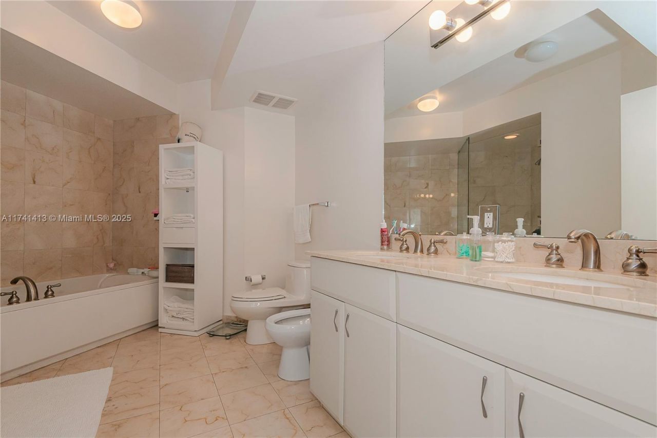 6365 SE Collins Ave, Unit 1601, Miami Beach, FL 33141 Photo