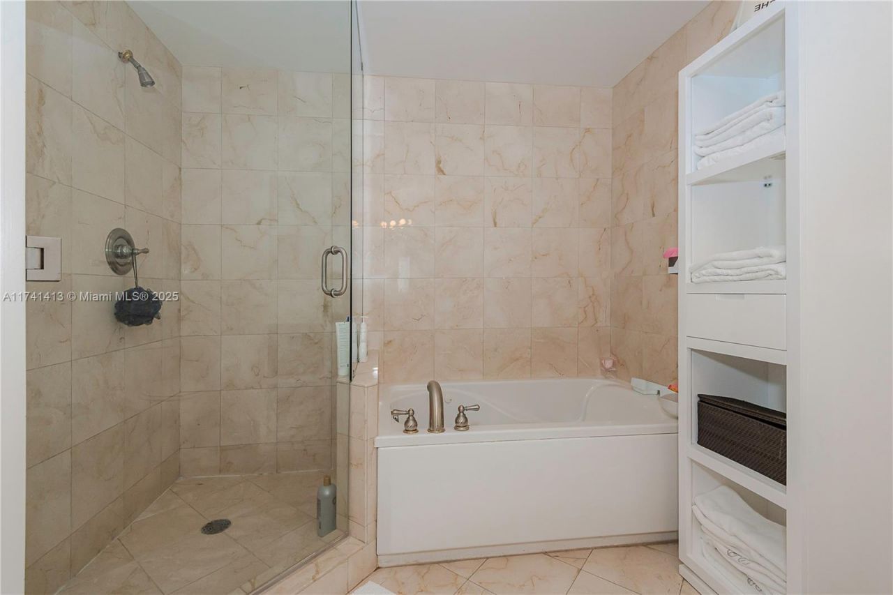 6365 SE Collins Ave, Unit 1601, Miami Beach, FL 33141 Photo