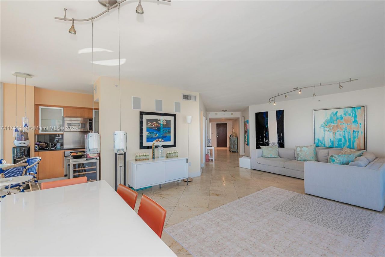 6365 SE Collins Ave, Unit 1601, Miami Beach, FL 33141 Photo