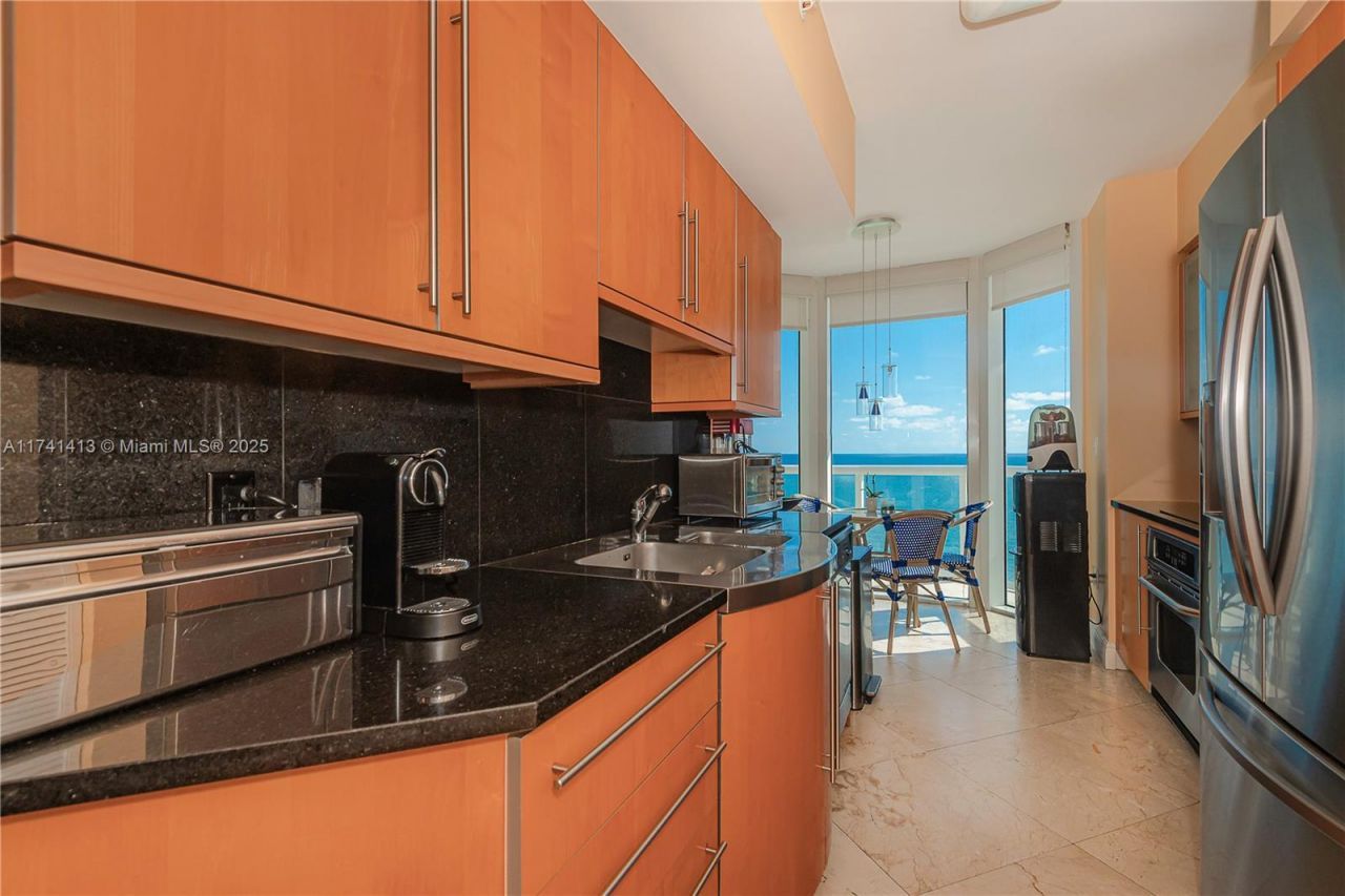 6365 SE Collins Ave, Unit 1601, Miami Beach, FL 33141 Photo