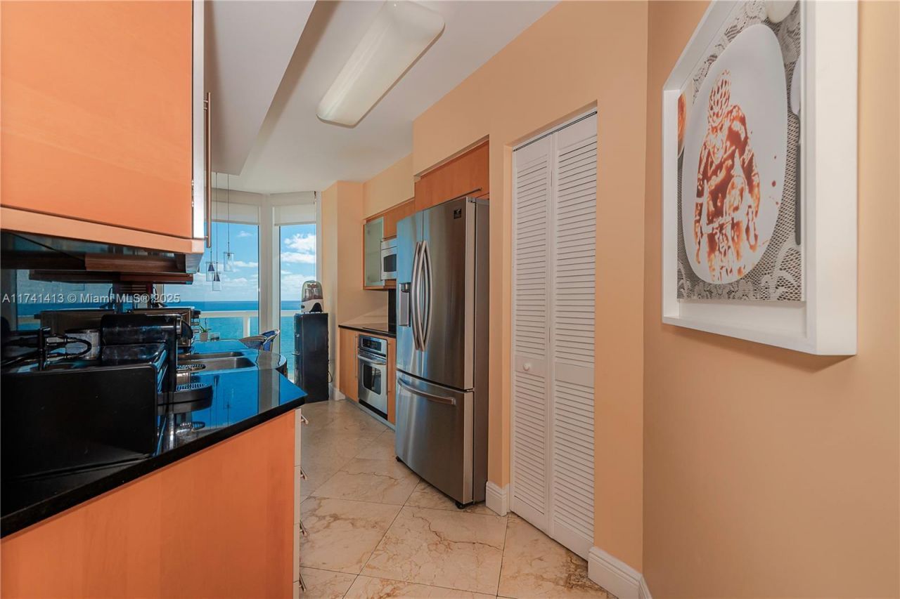 6365 SE Collins Ave, Unit 1601, Miami Beach, FL 33141 Photo