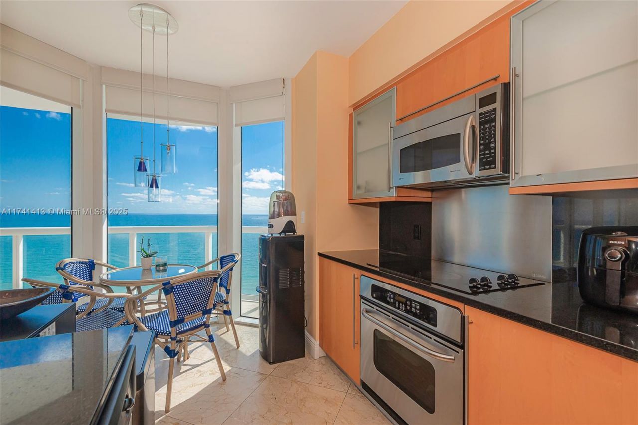 6365 SE Collins Ave, Unit 1601, Miami Beach, FL 33141 Photo