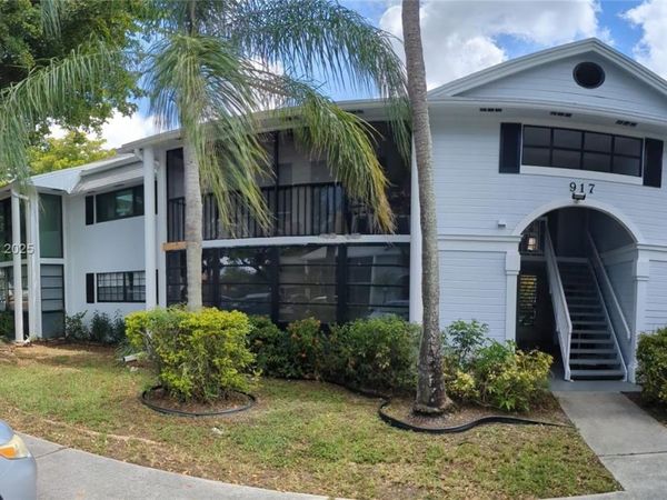 917 NE 199th St, Unit 206, Miami, FL 33179