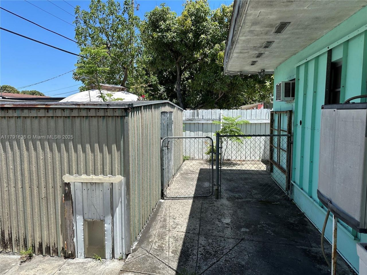 911 E 39th Pl, Hialeah, FL 33013 Photo