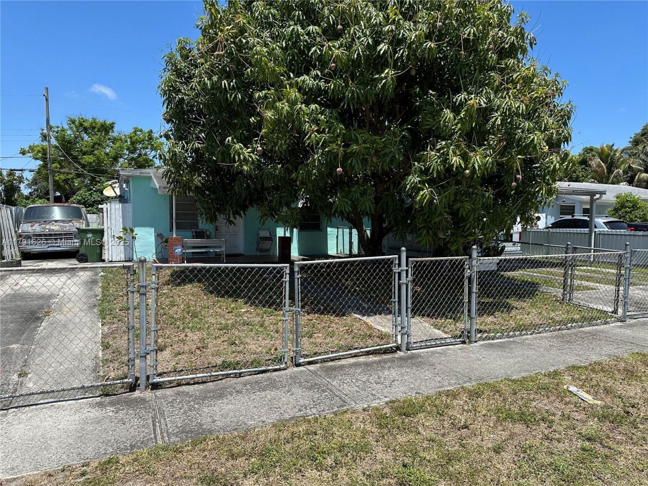 911 E 39th Pl, Hialeah, FL 33013 Photo