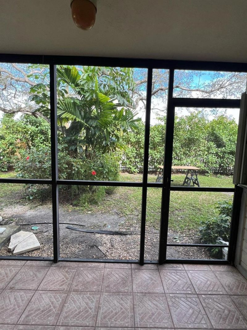 927 NE 199th St, Unit 102, Miami, FL 33179 Photo