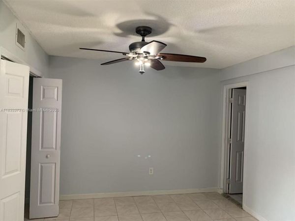 1062 W 42nd Pl, Unit Studio, Hialeah, FL 33012