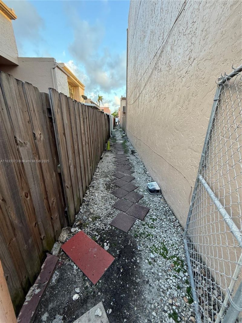 1062 W 42nd Pl, Unit Studio, Hialeah, FL 33012 Photo