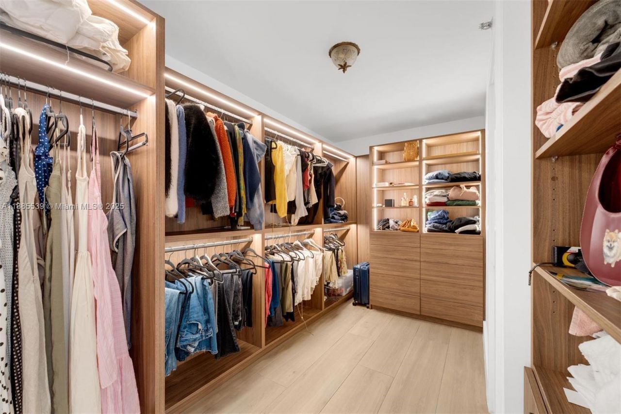 4000 Towerside Ter, Unit 2211, Miami, FL 33138 Photo