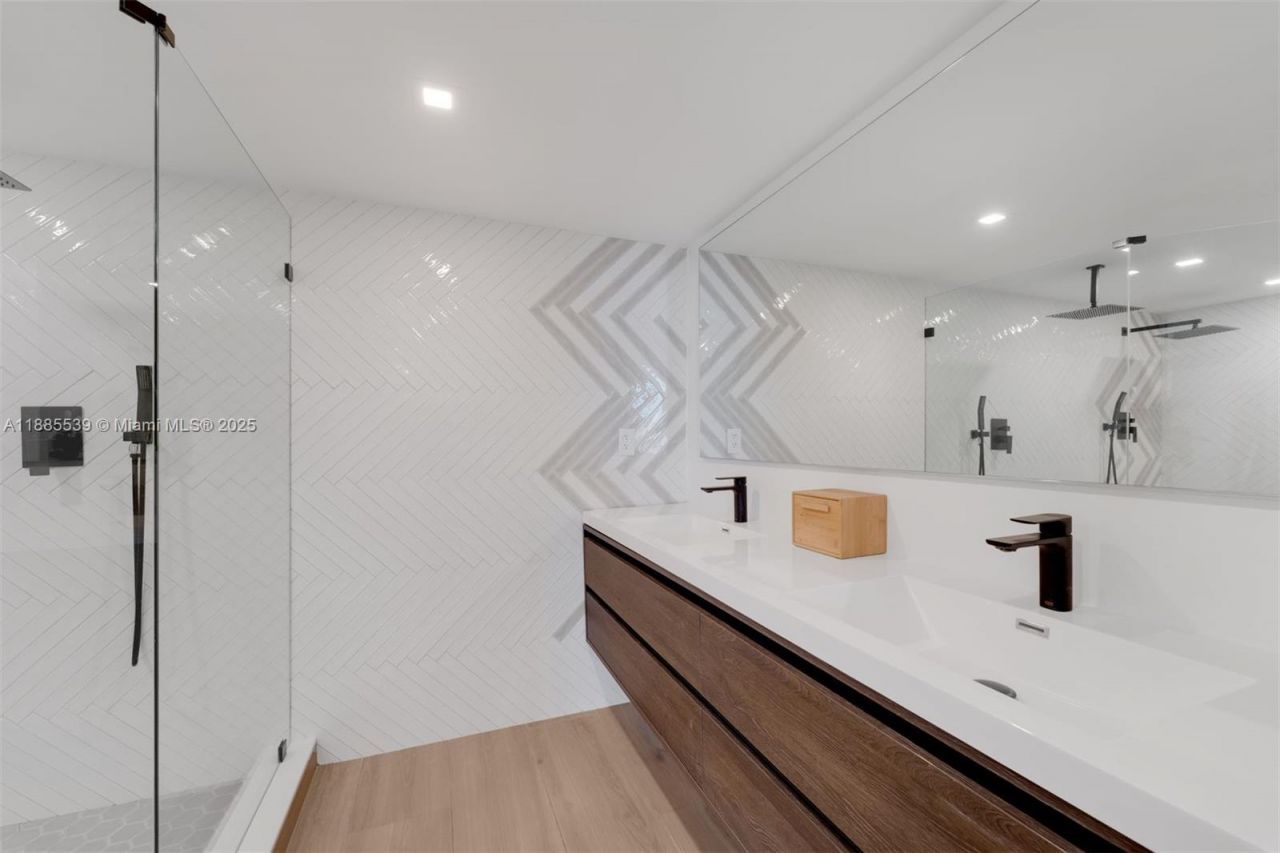 4000 Towerside Ter, Unit 2211, Miami, FL 33138 Photo