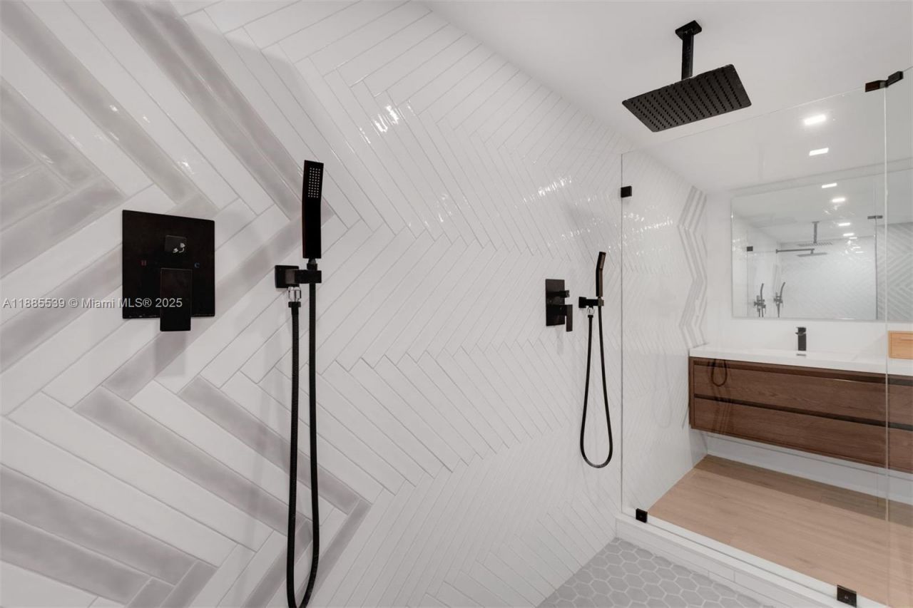 4000 Towerside Ter, Unit 2211, Miami, FL 33138 Photo