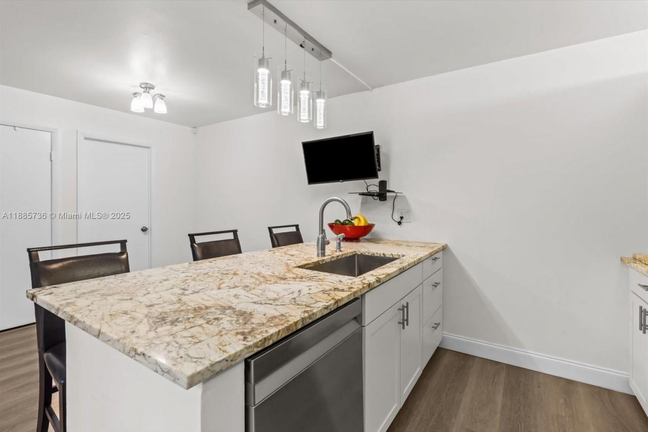 6001 60th Way, West Palm Beach, FL 33409 Photo