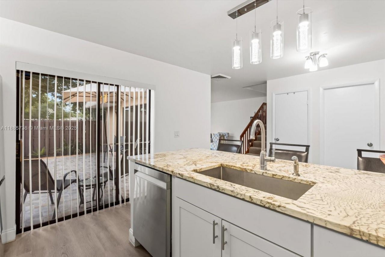 6001 60th Way, West Palm Beach, FL 33409 Photo