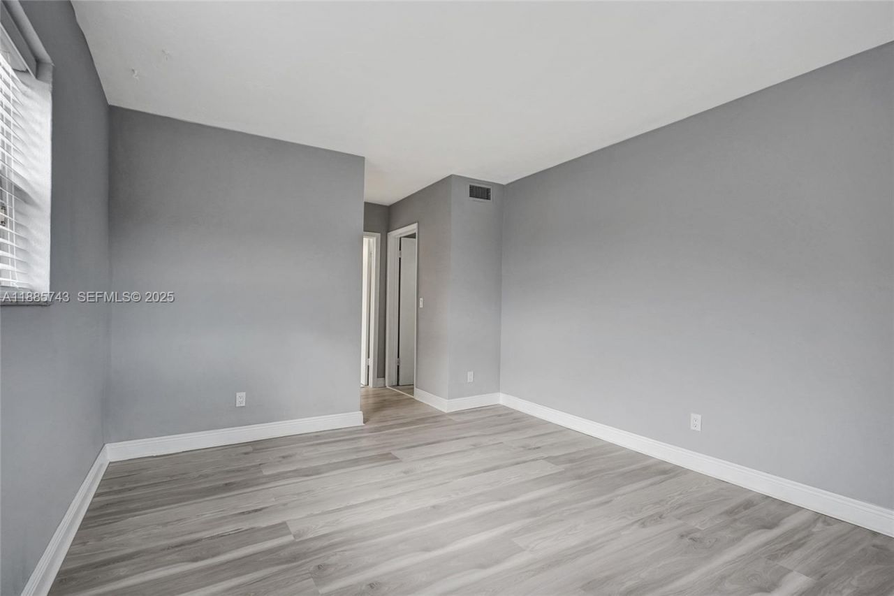 13980 NE 2nd Ct, Miami, FL 33161 Photo