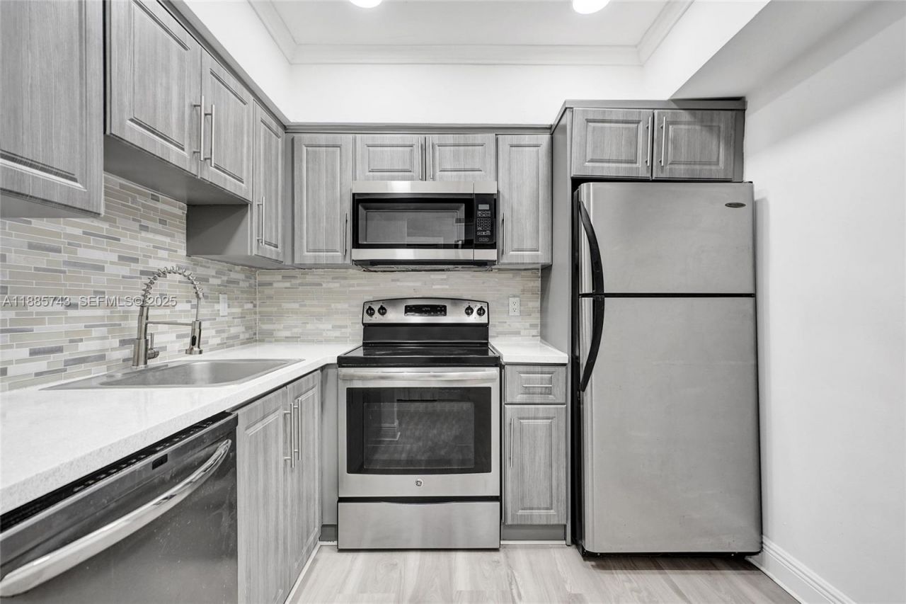 13980 NE 2nd Ct, Miami, FL 33161 Photo