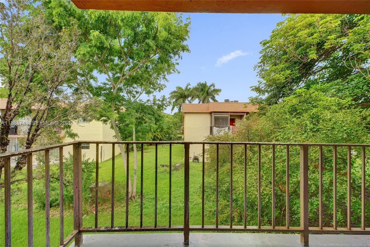 13980 NE 2nd Ct, Miami, FL 33161 Photo