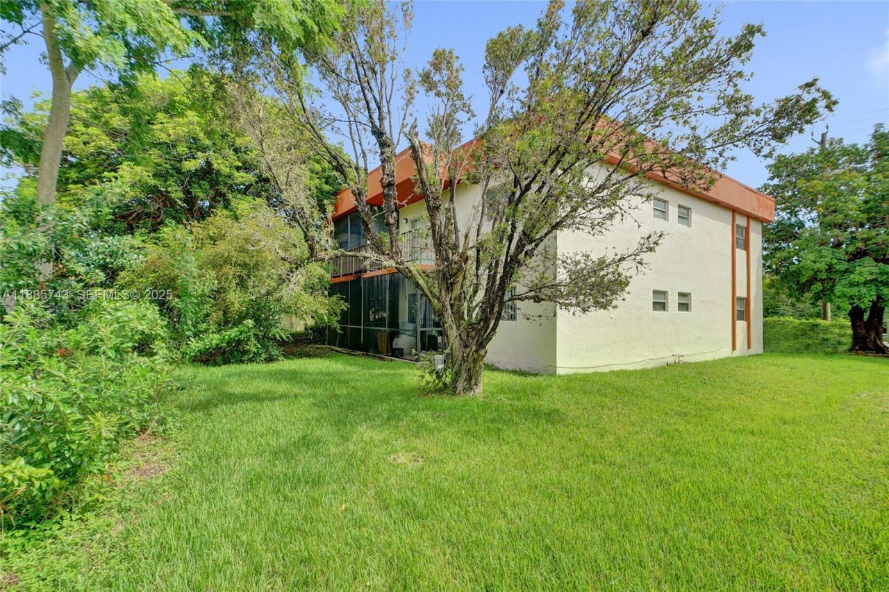 13980 NE 2nd Ct, Miami, FL 33161 Photo