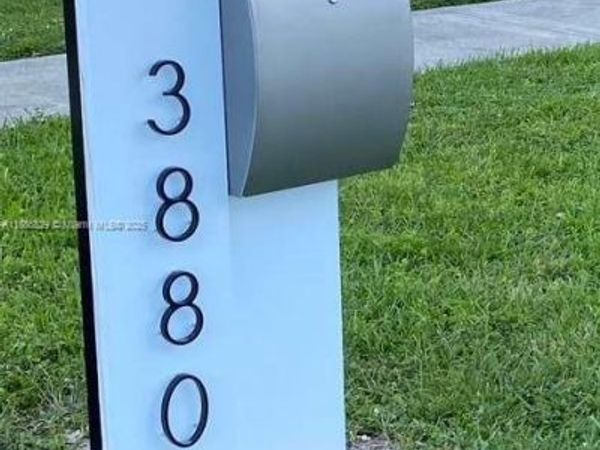 3880 NW 179th St, Miami Gardens, FL 33055