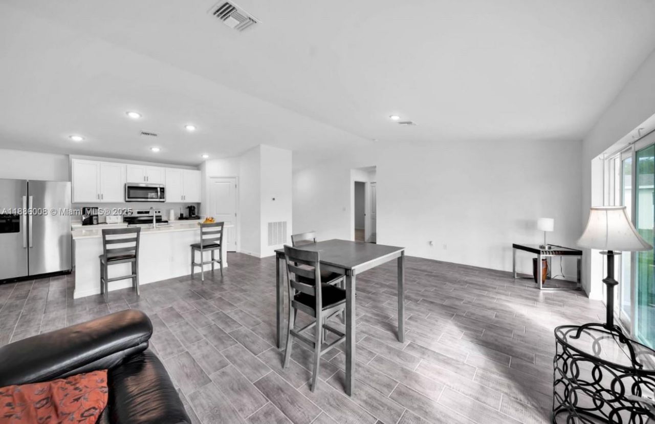 4217 NE 23rd Pl, Cape Coral, FL 33909 Photo