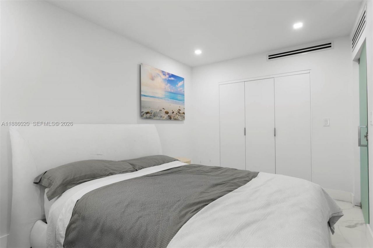 5001 Collins Ave, Unit 8C, Miami Beach, FL 33140 Photo