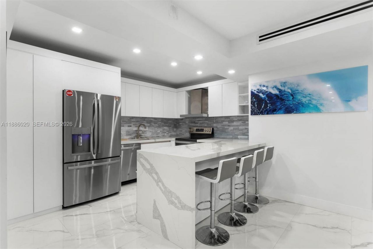 5001 Collins Ave, Unit 8C, Miami Beach, FL 33140 Photo