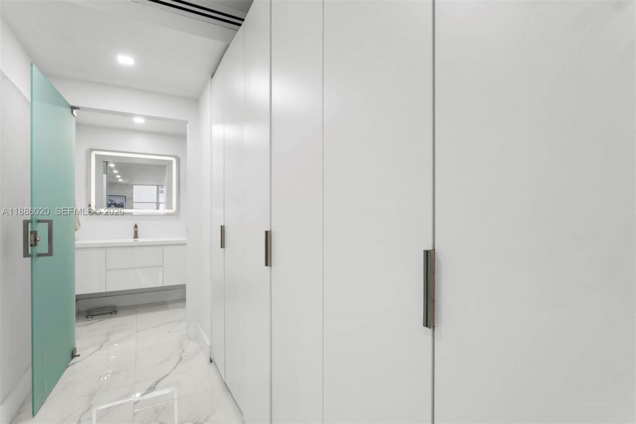 5001 Collins Ave, Unit 8C, Miami Beach, FL 33140 Photo