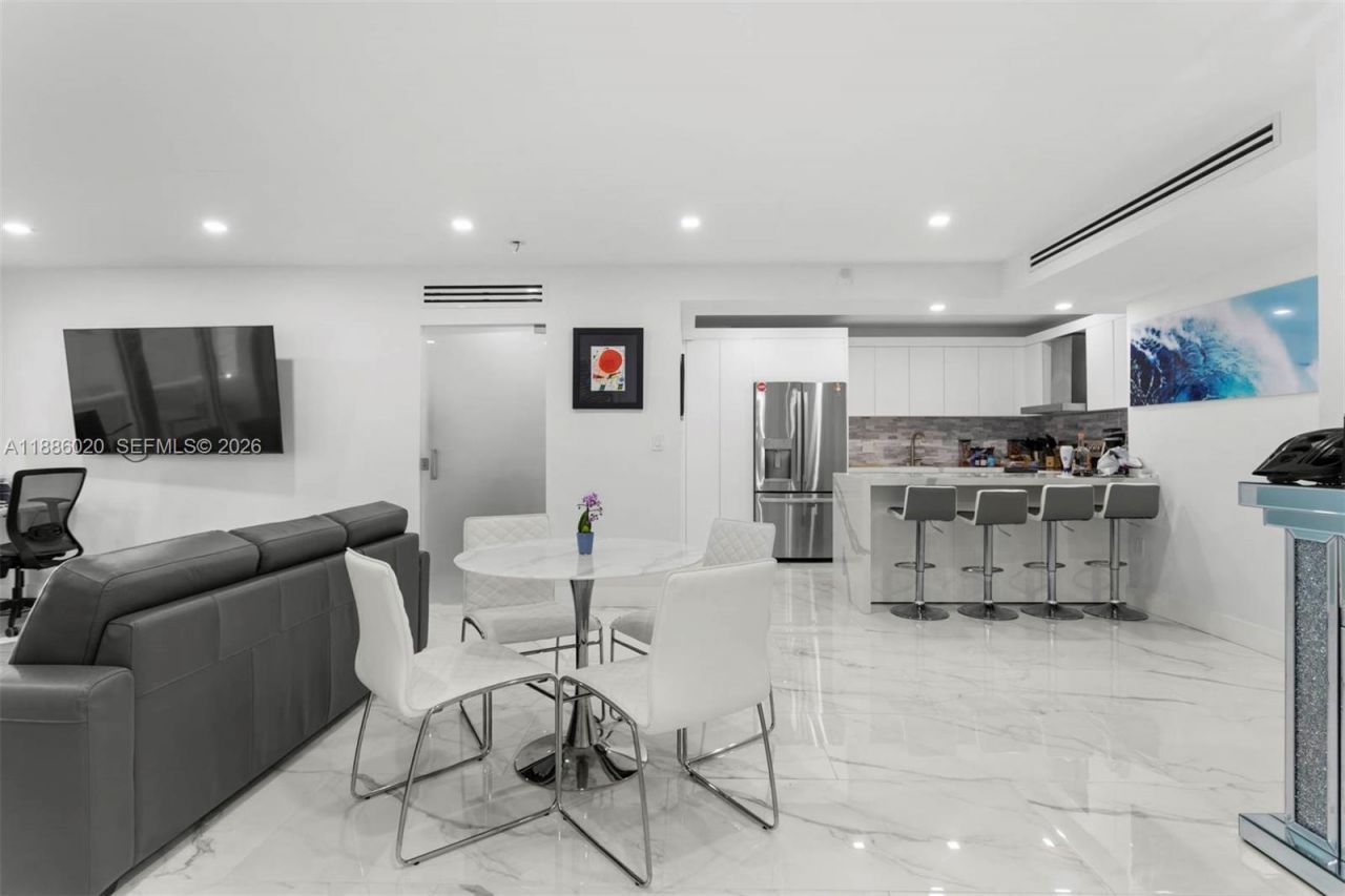 5001 Collins Ave, Unit 8C, Miami Beach, FL 33140 Photo