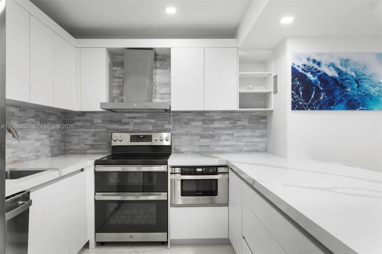 5001 Collins Ave, Unit 8C, Miami Beach, FL 33140 Photo