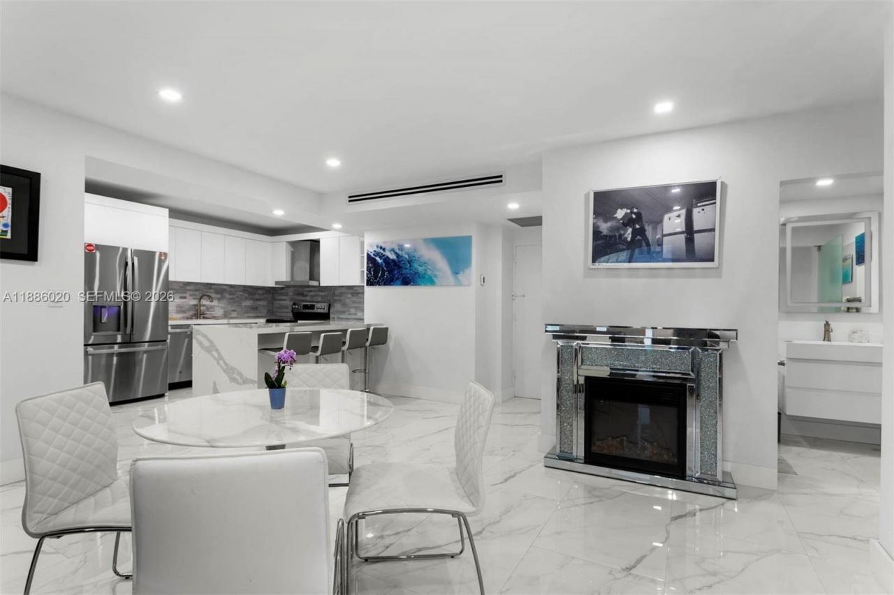 5001 Collins Ave, Unit 8C, Miami Beach, FL 33140 Photo