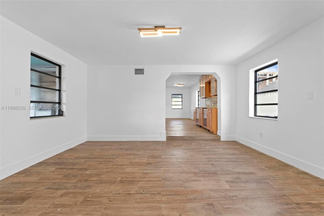 705 E 9th Ln, Hialeah, FL 33010 Photo