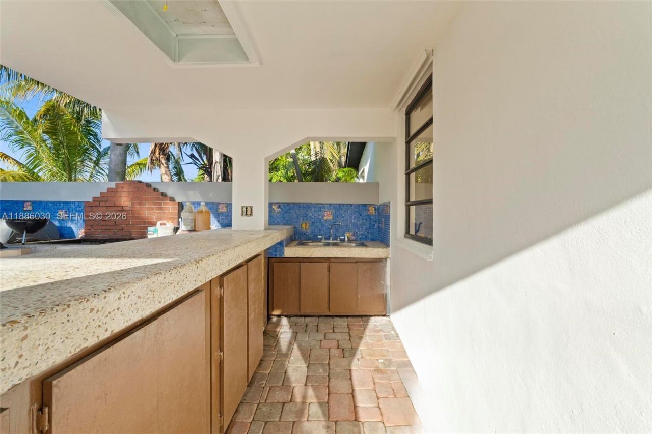 705 E 9th Ln, Hialeah, FL 33010 Photo