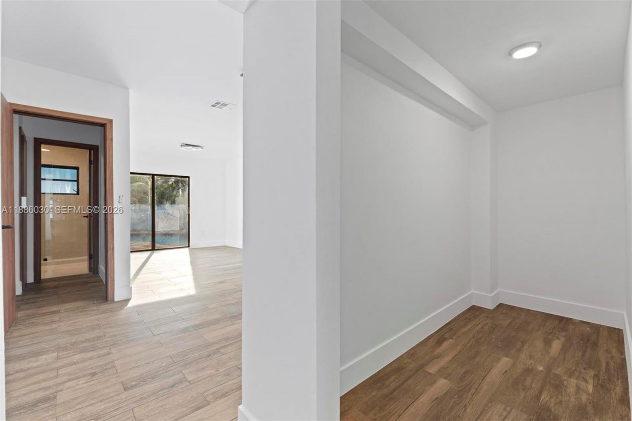 705 E 9th Ln, Hialeah, FL 33010 Photo