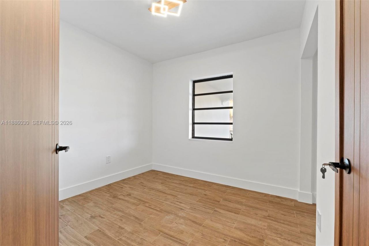 705 E 9th Ln, Hialeah, FL 33010 Photo