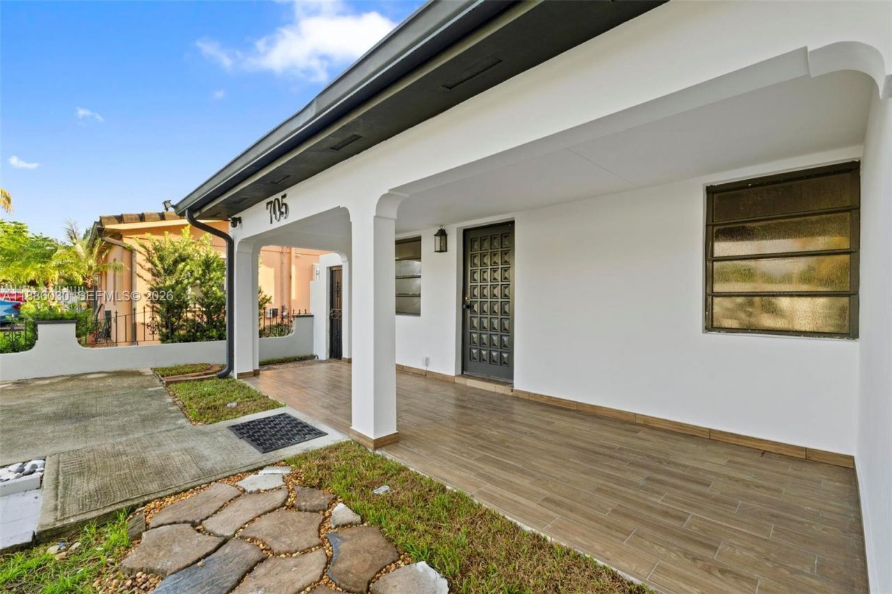 705 E 9th Ln, Hialeah, FL 33010 Photo