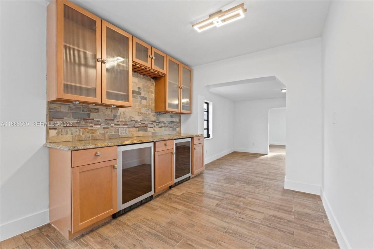 705 E 9th Ln, Hialeah, FL 33010 Photo