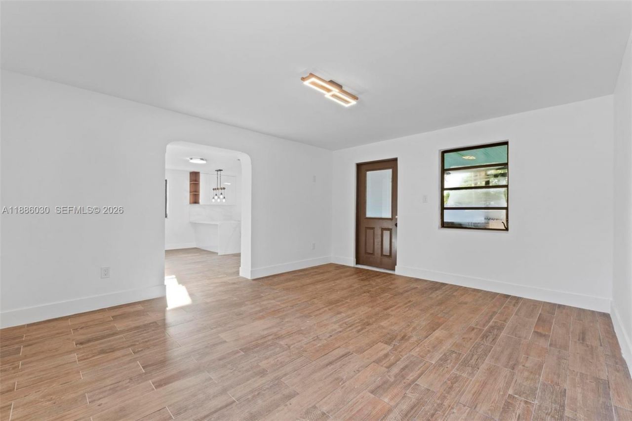 705 E 9th Ln, Hialeah, FL 33010 Photo