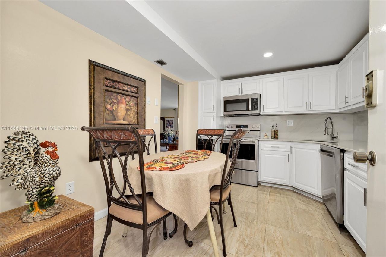 2750 NE 183rd St, Unit 2204, Aventura, FL 33160 Photo