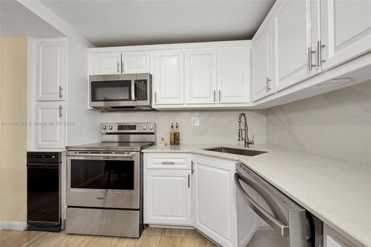 2750 NE 183rd St, Unit 2204, Aventura, FL 33160 Photo