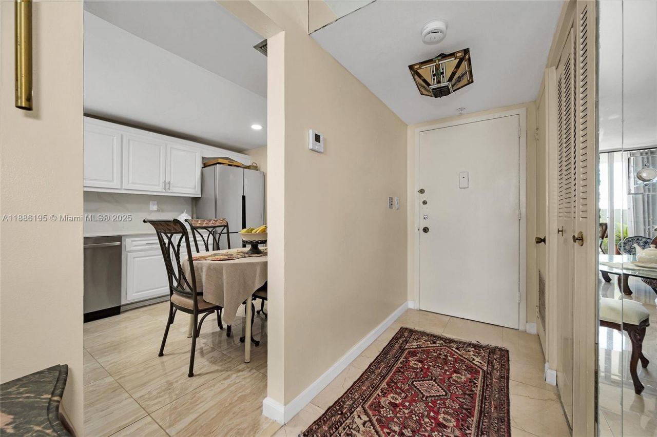 2750 NE 183rd St, Unit 2204, Aventura, FL 33160 Photo