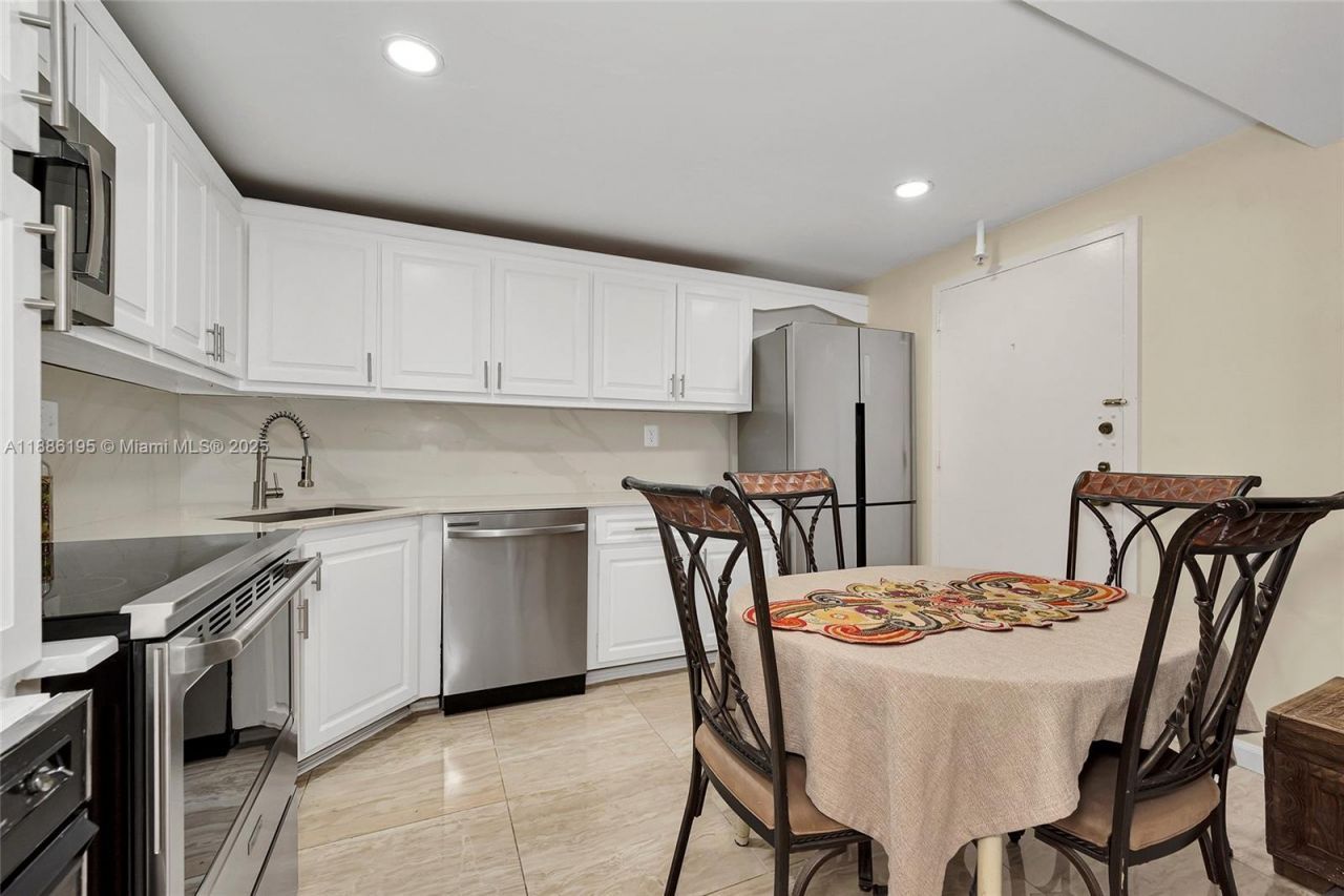 2750 NE 183rd St, Unit 2204, Aventura, FL 33160 Photo