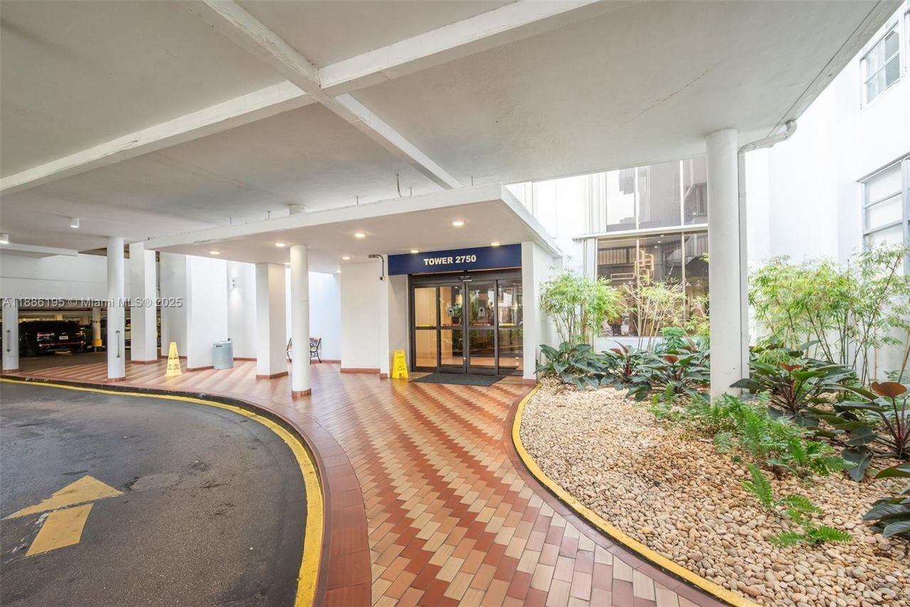 2750 NE 183rd St, Unit 2204, Aventura, FL 33160 Photo