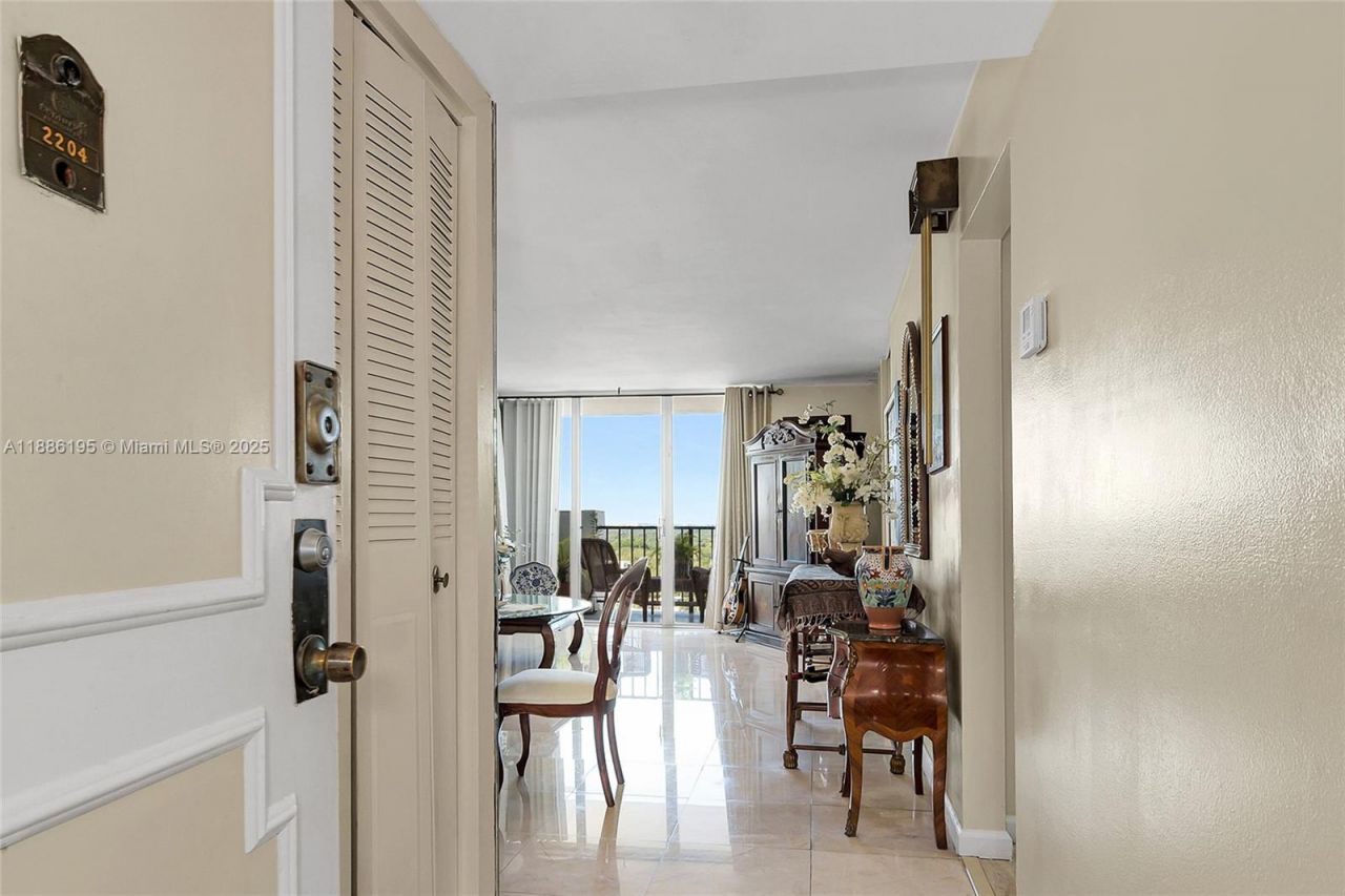 2750 NE 183rd St, Unit 2204, Aventura, FL 33160 Photo