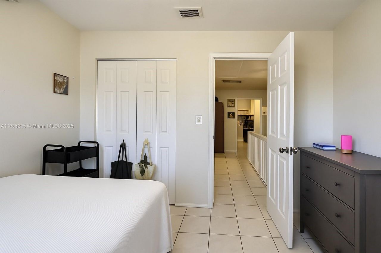 27 Madrid Ln, Unit 2-8, Davie, FL 33324 Photo