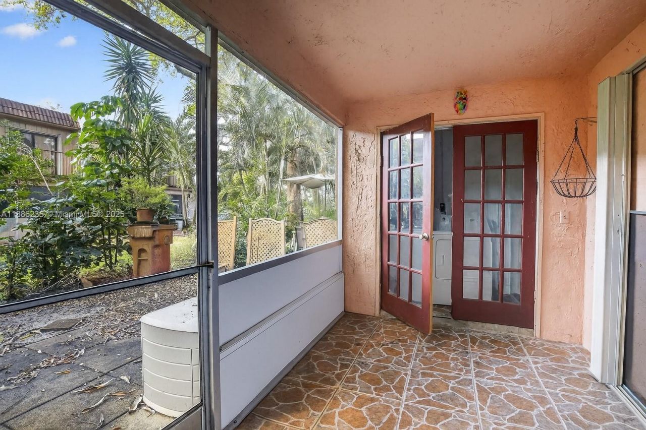 27 Madrid Ln, Unit 2-8, Davie, FL 33324 Photo