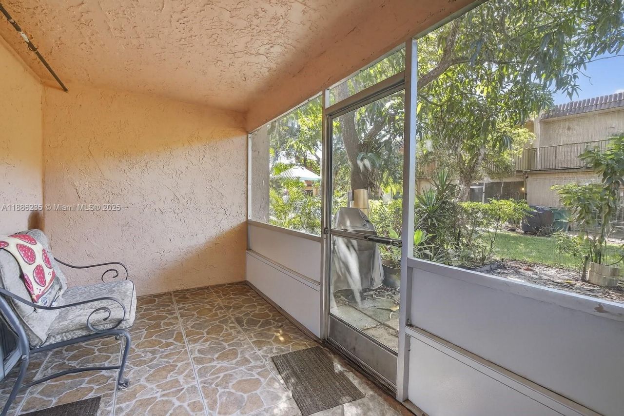 27 Madrid Ln, Unit 2-8, Davie, FL 33324 Photo