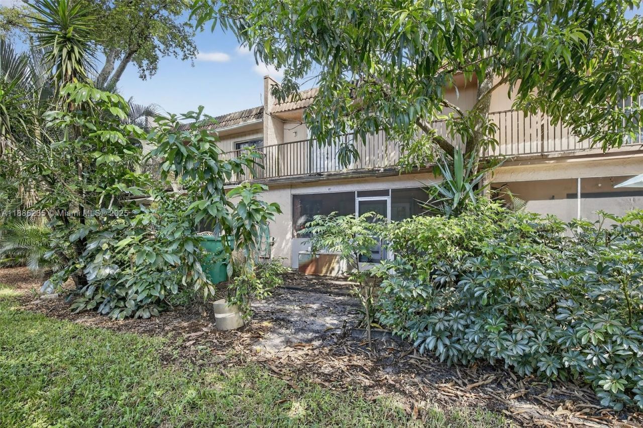 27 Madrid Ln, Unit 2-8, Davie, FL 33324 Photo